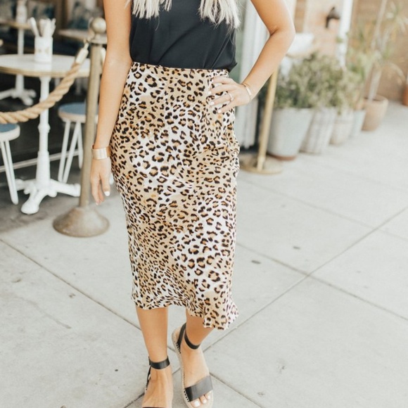 NWT Carly Jean Los Angeles Brooklyn Leopard Skirt - Picture 2 of 8